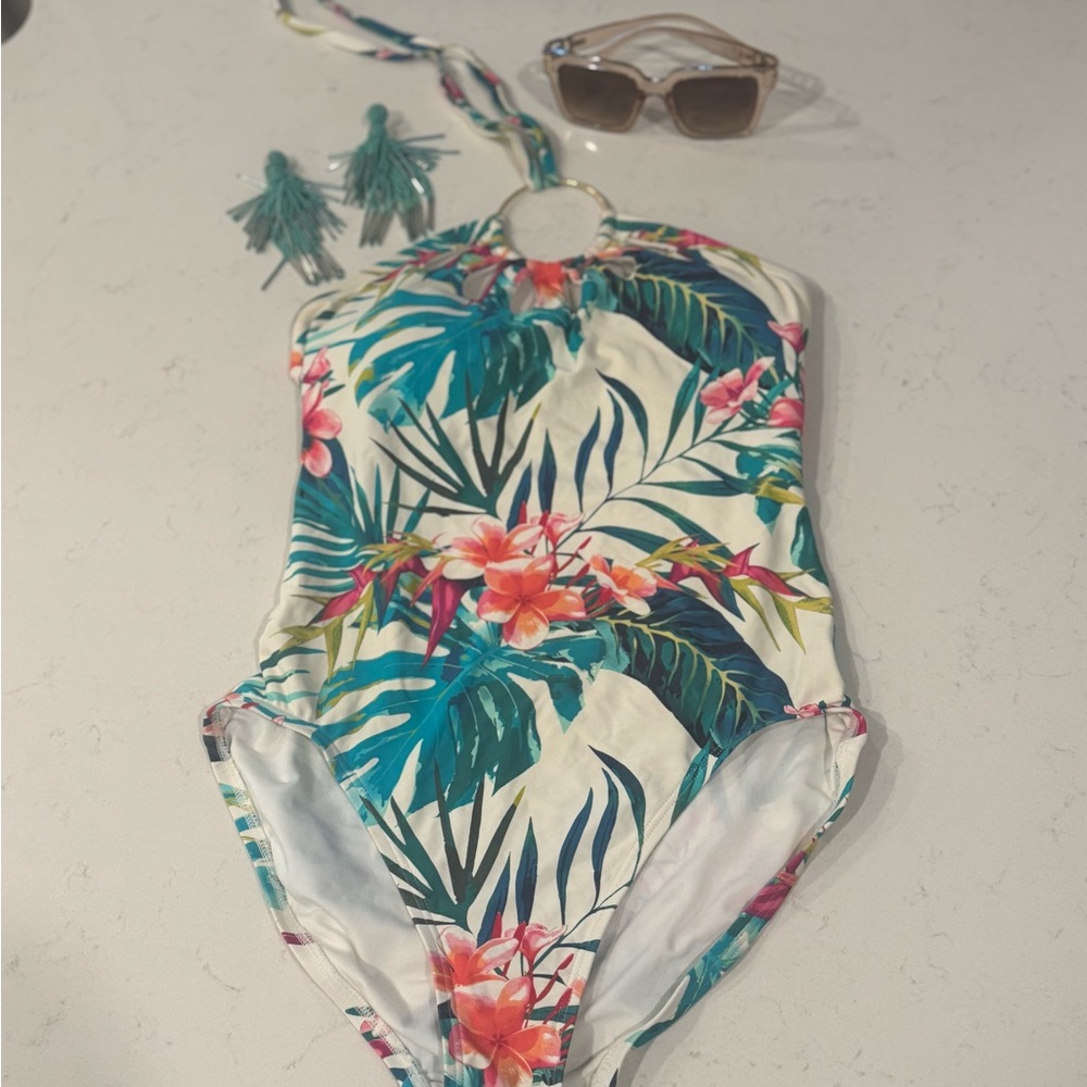 Vince Camuto Women’s Tropical Floral One Piece Swimsuit - Picture 5 of 11